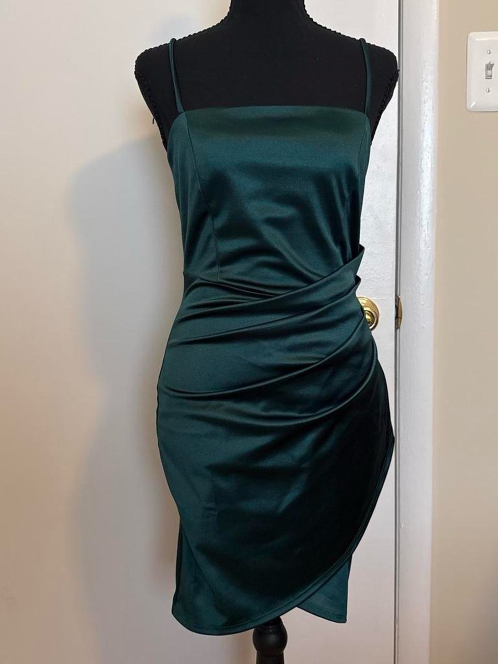 Windsor Hunter Green Satin Ruched Bodycon Mini Dress Size M NWT